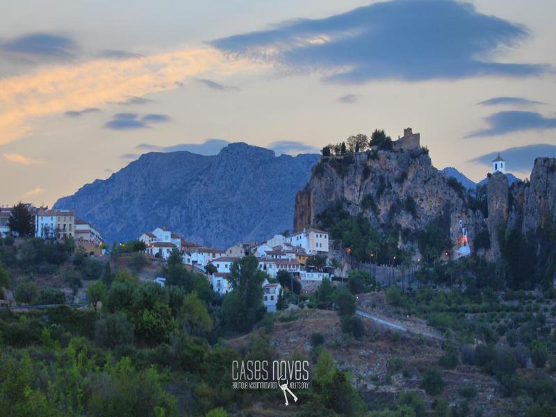 Cases Noves image