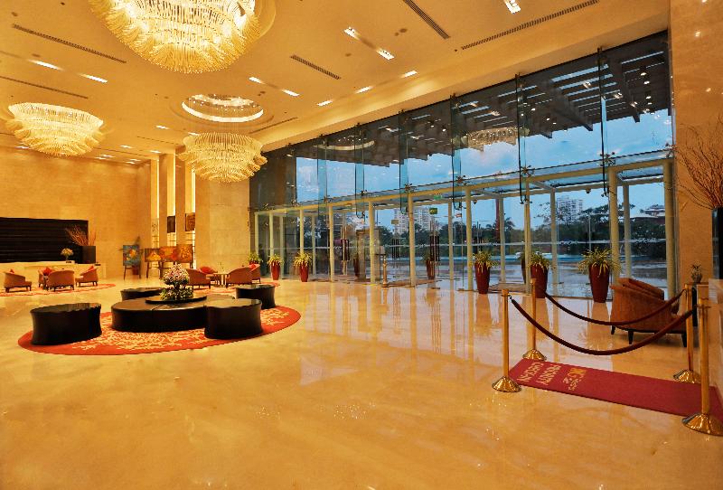 Crowne Plaza Kochi Crowne Plaza Kochi