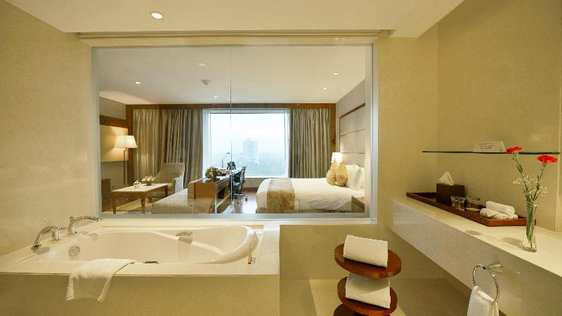 Crowne Plaza Kochi Crowne Plaza Kochi