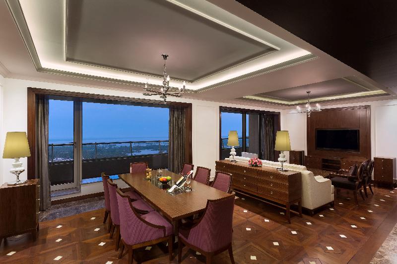 Crowne Plaza Kochi Crowne Plaza Kochi