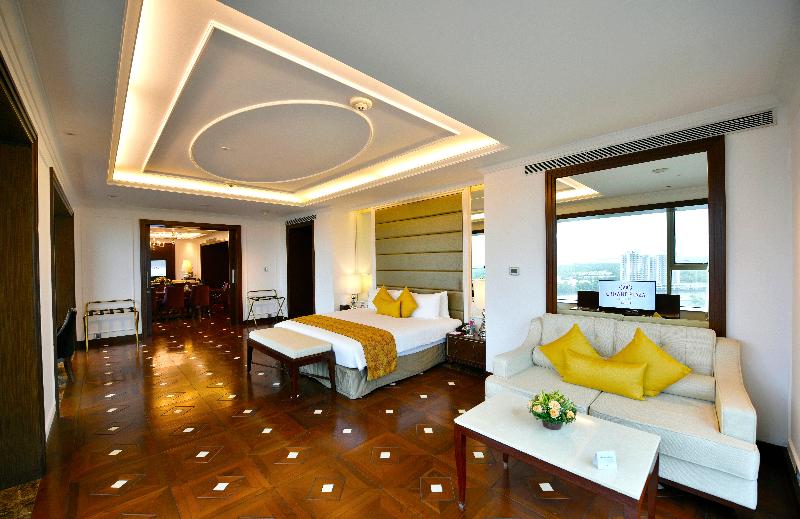 Crowne Plaza Kochi Crowne Plaza Kochi
