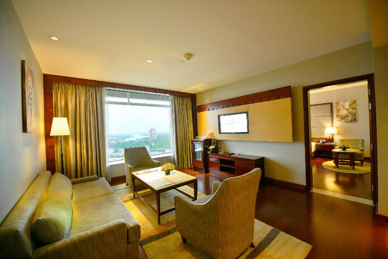 Crowne Plaza Kochi Crowne Plaza Kochi