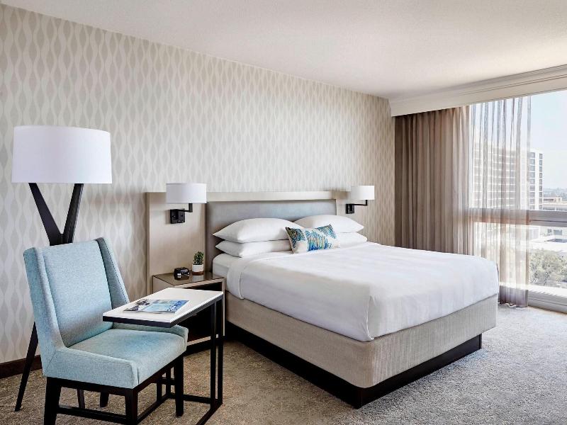 Stay in style at Los Angeles Airport Marriott