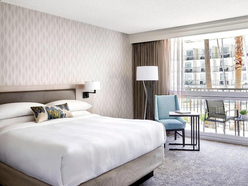 Stay in style at Los Angeles Airport Marriott