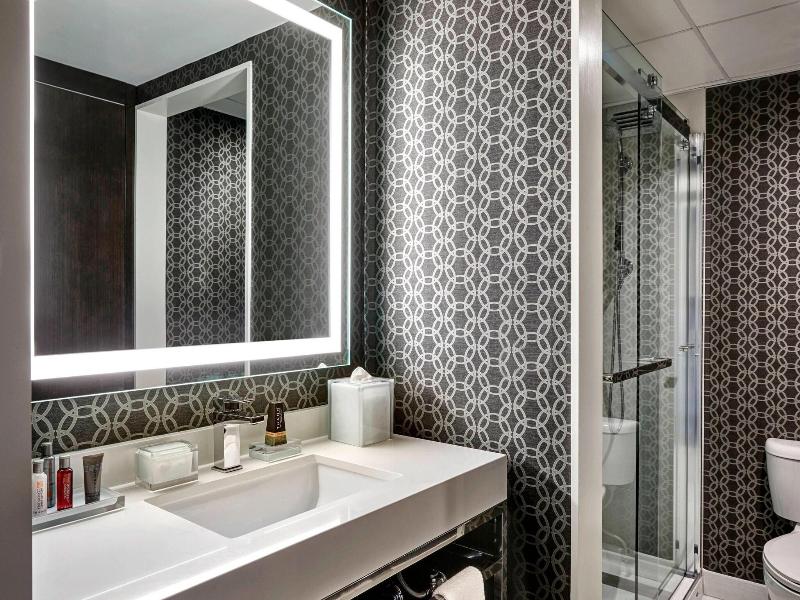 Stay in style at Los Angeles Airport Marriott