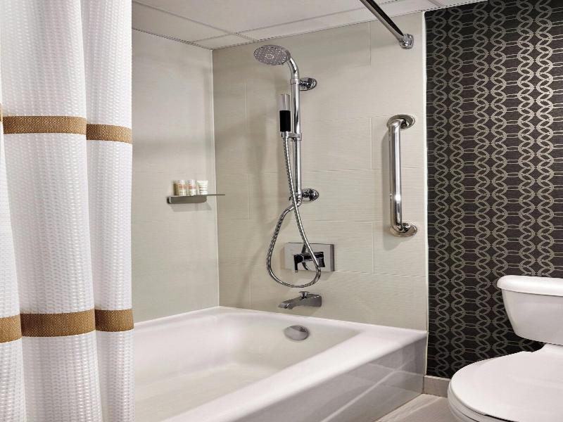 Stay in style at Los Angeles Airport Marriott