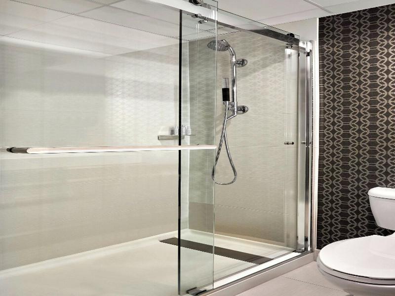 Stay in style at Los Angeles Airport Marriott