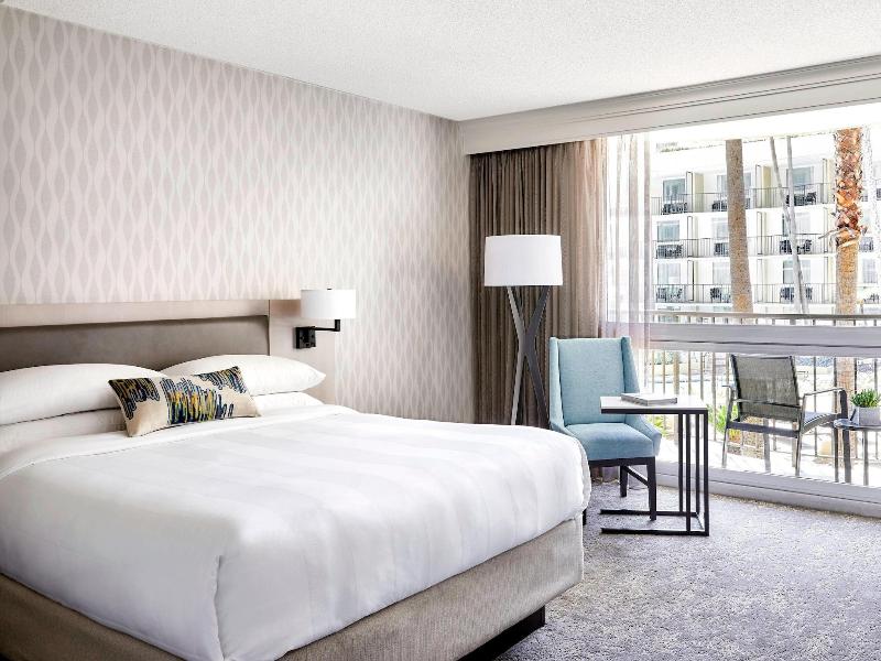 Stay in style at Los Angeles Airport Marriott