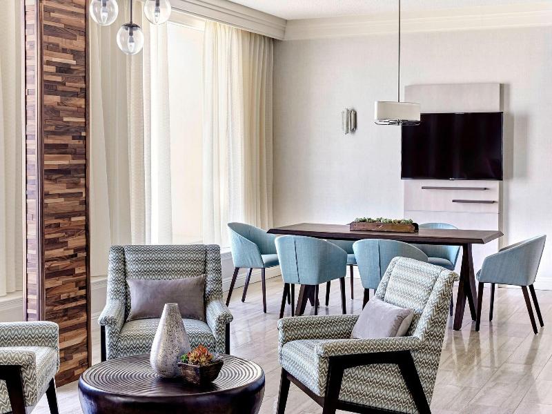 Stay in style at Los Angeles Airport Marriott