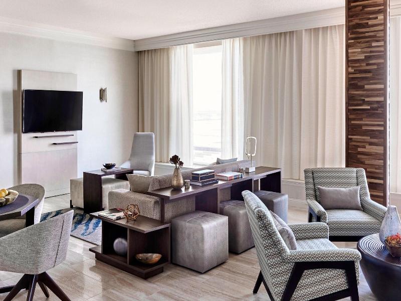 Stay in style at Los Angeles Airport Marriott
