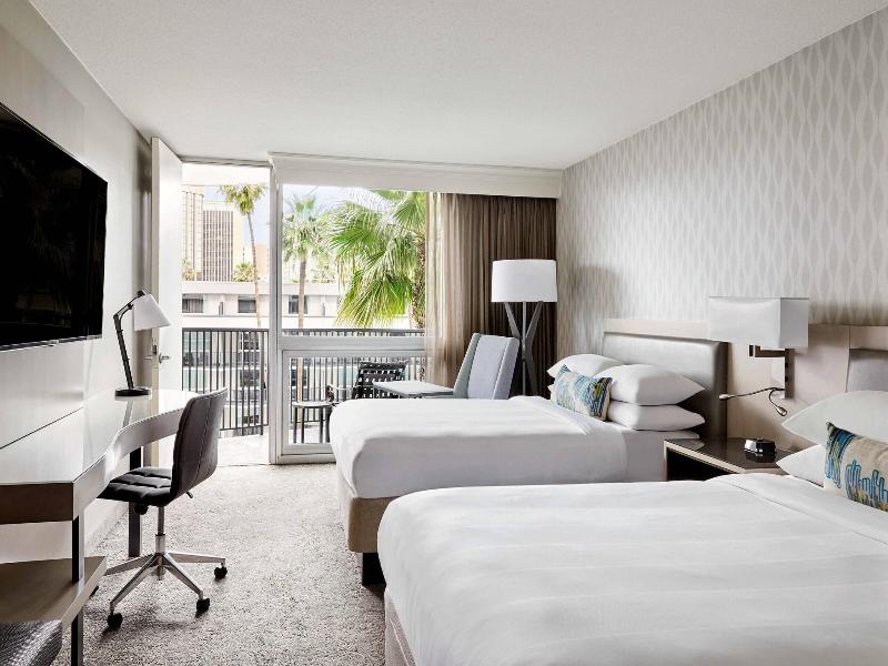 Stay in style at Los Angeles Airport Marriott