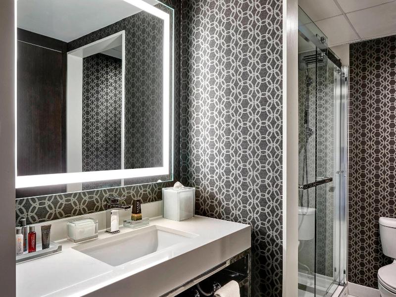 Stay in style at Los Angeles Airport Marriott