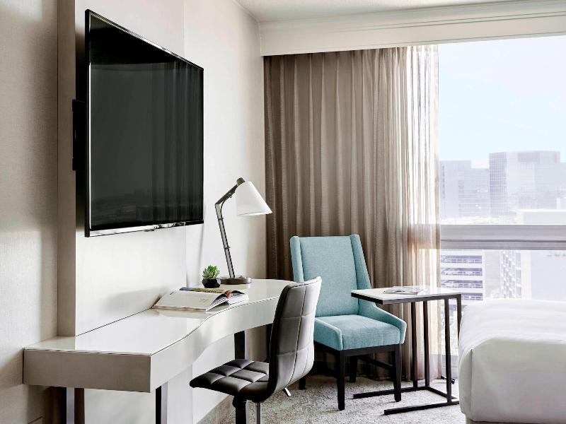 Stay in style at Los Angeles Airport Marriott