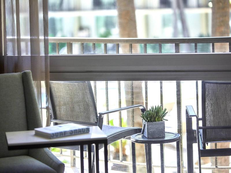 Stay in style at Los Angeles Airport Marriott