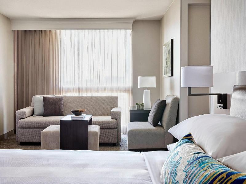 Stay in style at Los Angeles Airport Marriott