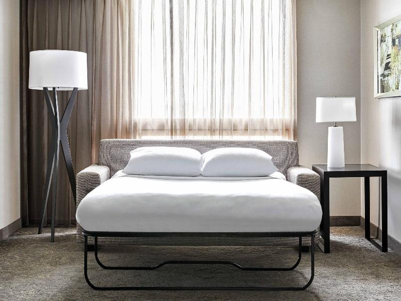 Stay in style at Los Angeles Airport Marriott