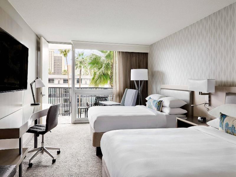 Stay in style at Los Angeles Airport Marriott