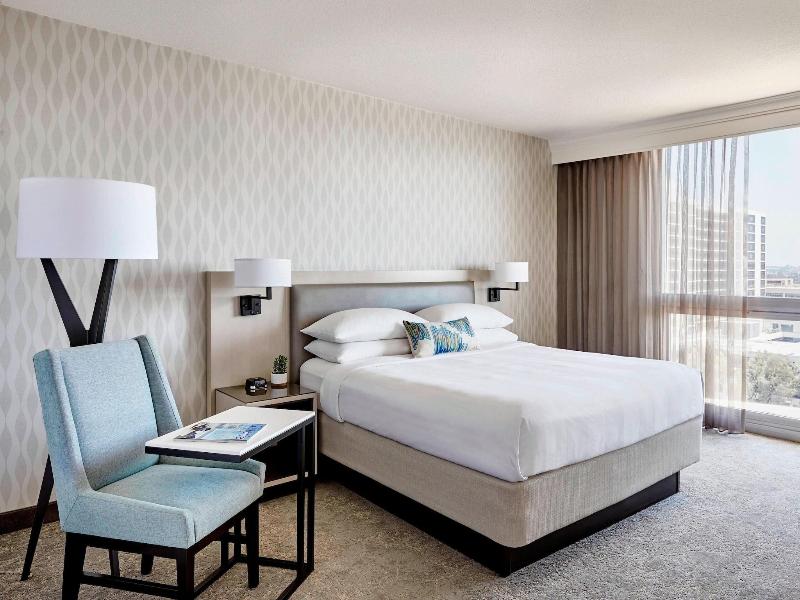 Stay in style at Los Angeles Airport Marriott