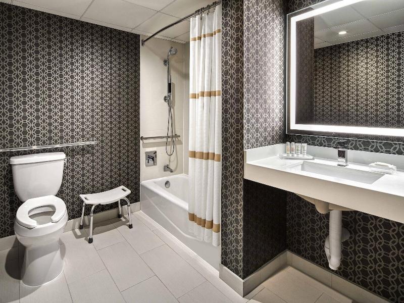 Stay in style at Los Angeles Airport Marriott