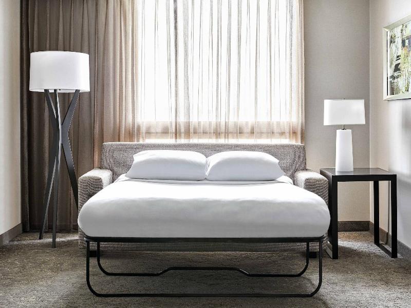 Stay in style at Los Angeles Airport Marriott