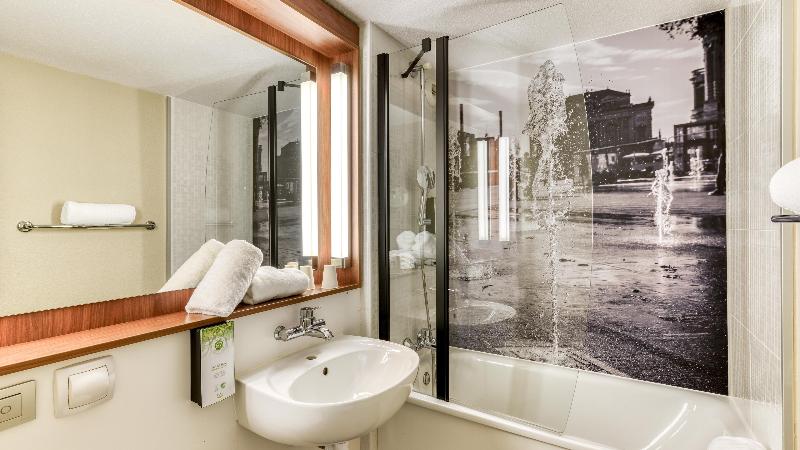 Campanile Lyon Ouest - Tassin image