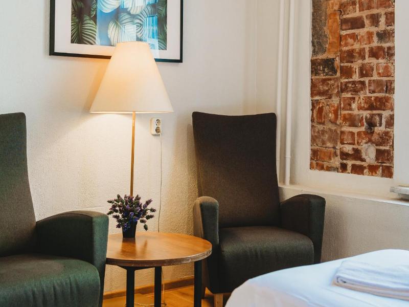 16 Euro Hostel image