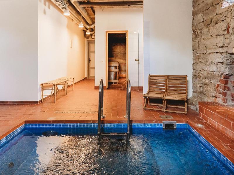 16 Euro Hostel image