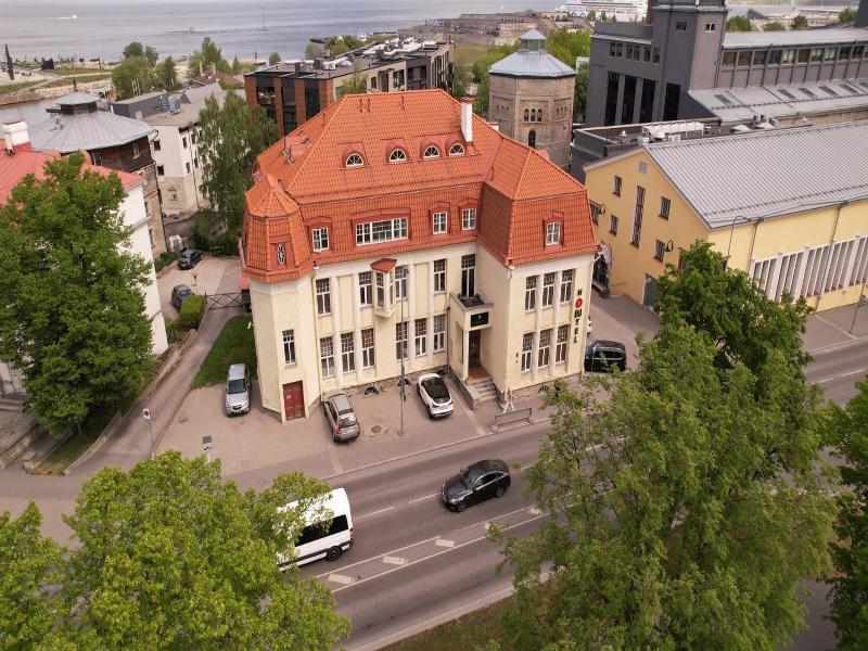 16 Euro Hostel image