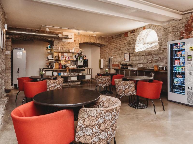 16 Euro Hostel image
