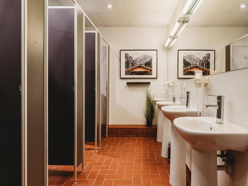 16 Euro Hostel image