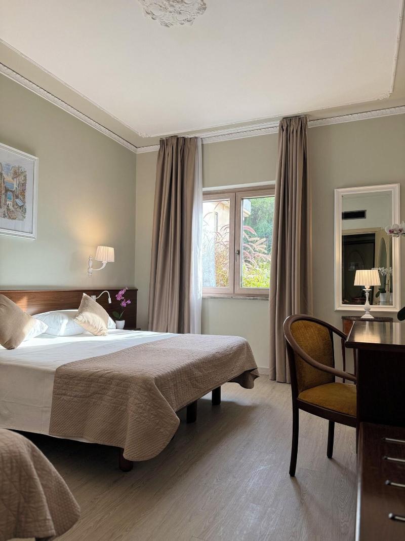 Hotel Central image