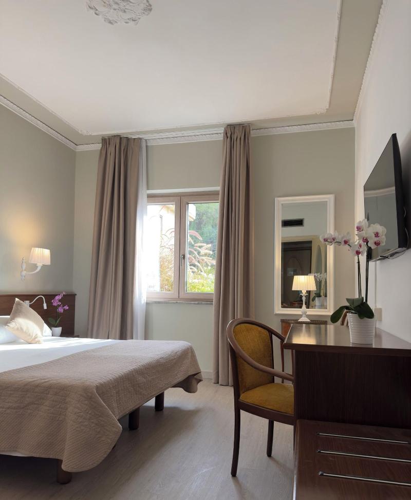 Hotel Central image