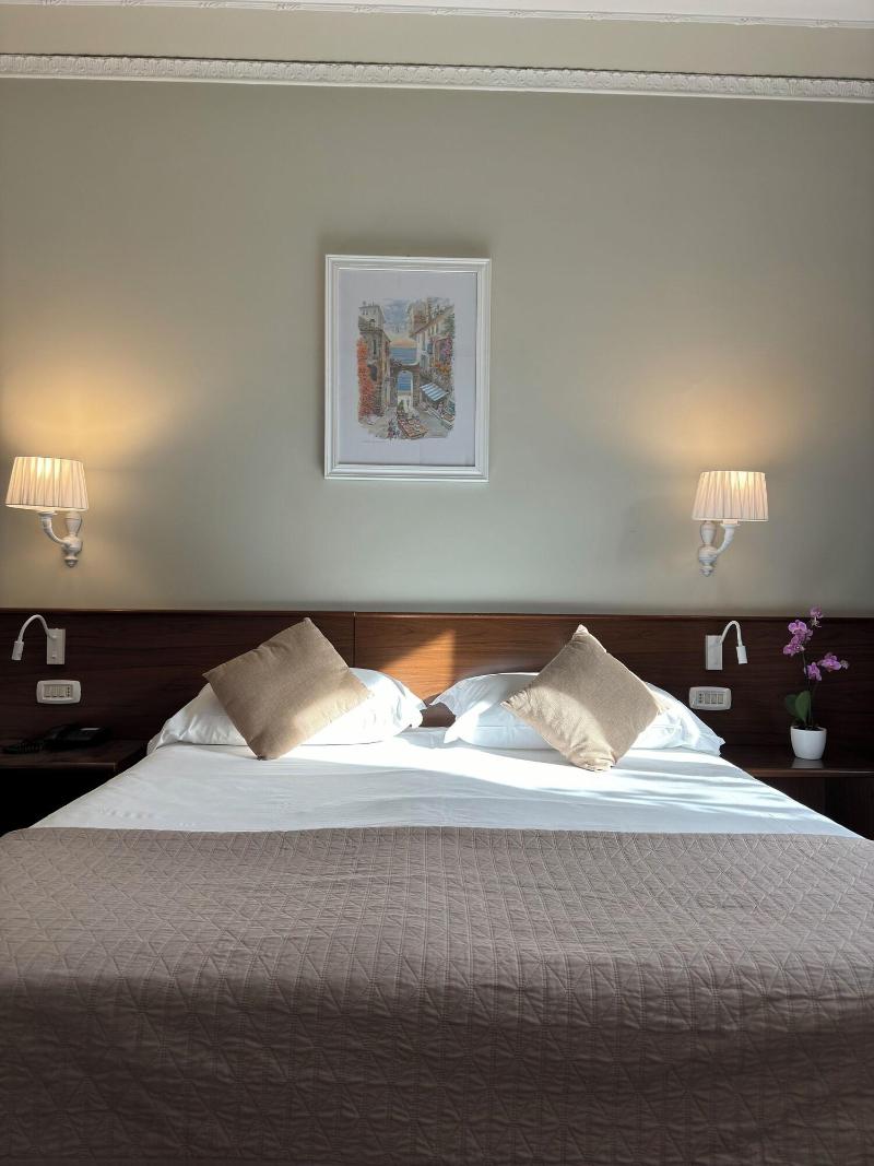 Hotel Central image