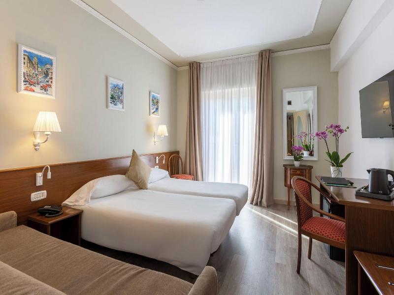 Hotel Central image