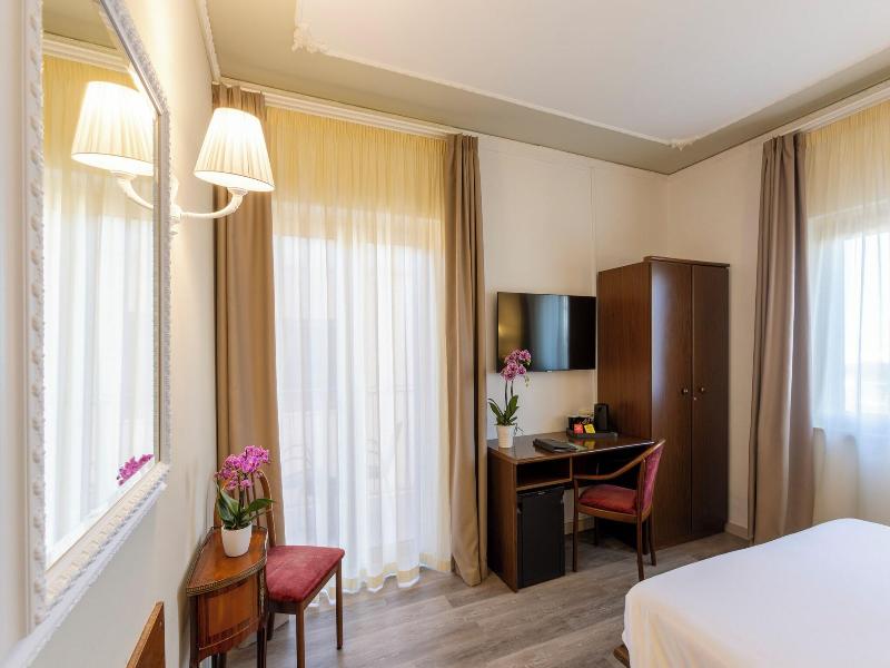 Hotel Central image