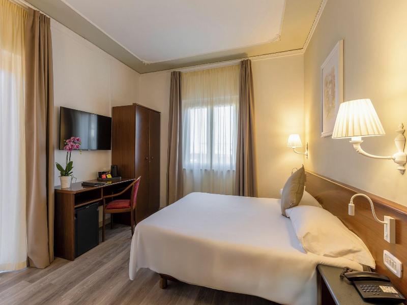 Hotel Central image