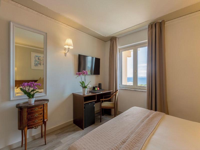 Hotel Central image