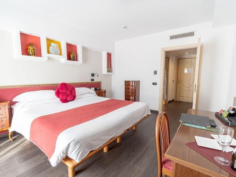 Hotel Central image