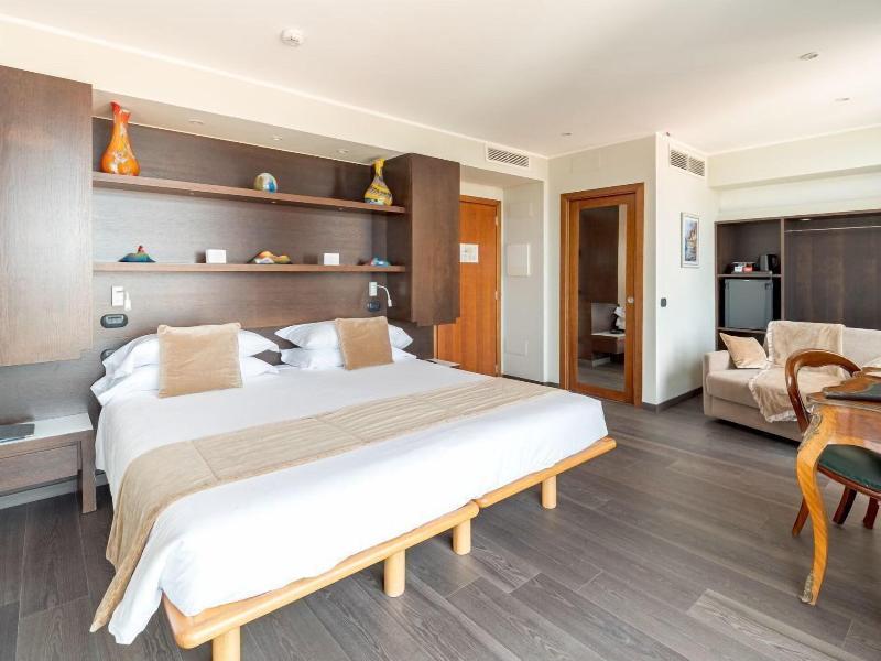 Hotel Central image