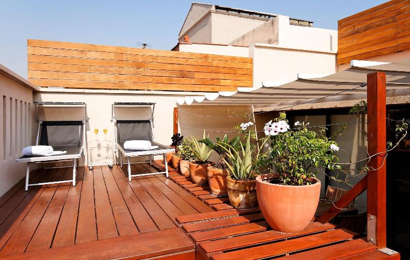 Inside Barcelona Apartments Mercat image