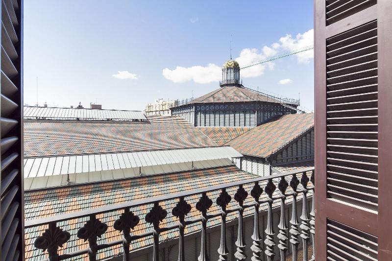 Inside Barcelona Apartments Mercat image