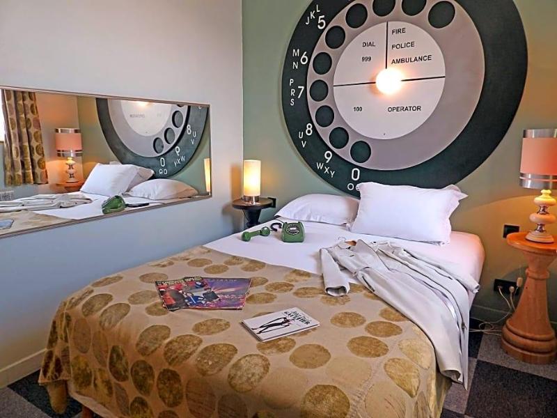 Detective Hotel image