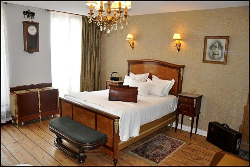 Detective Hotel image
