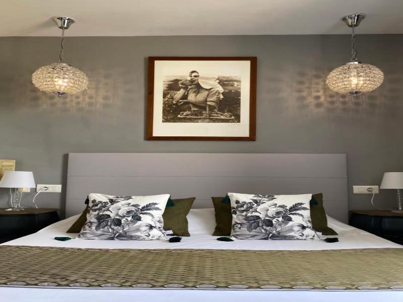 Brit Hotel Acacias image