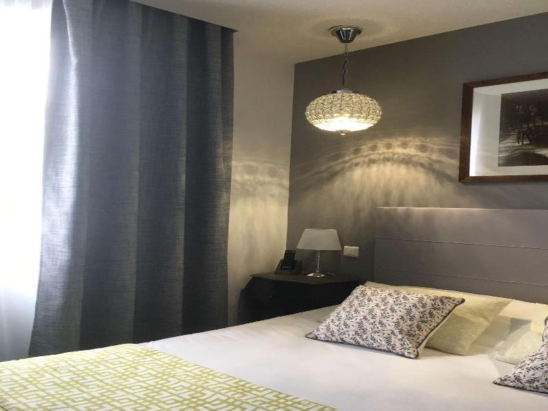 Brit Hotel Acacias image