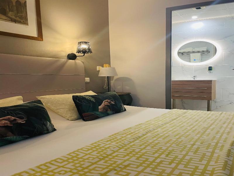 Brit Hotel Acacias image