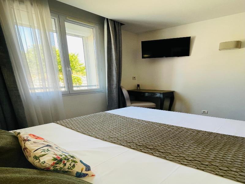 Brit Hotel Acacias image