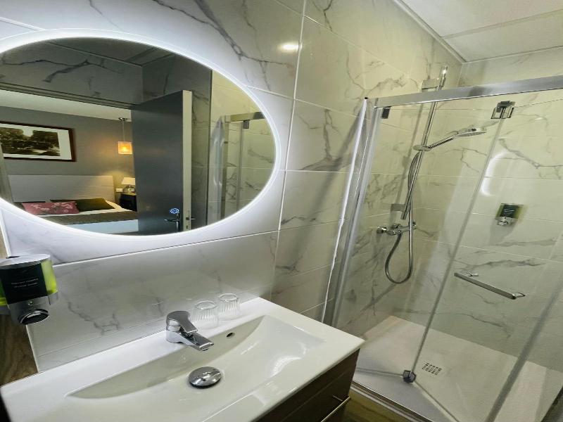 Brit Hotel Acacias image
