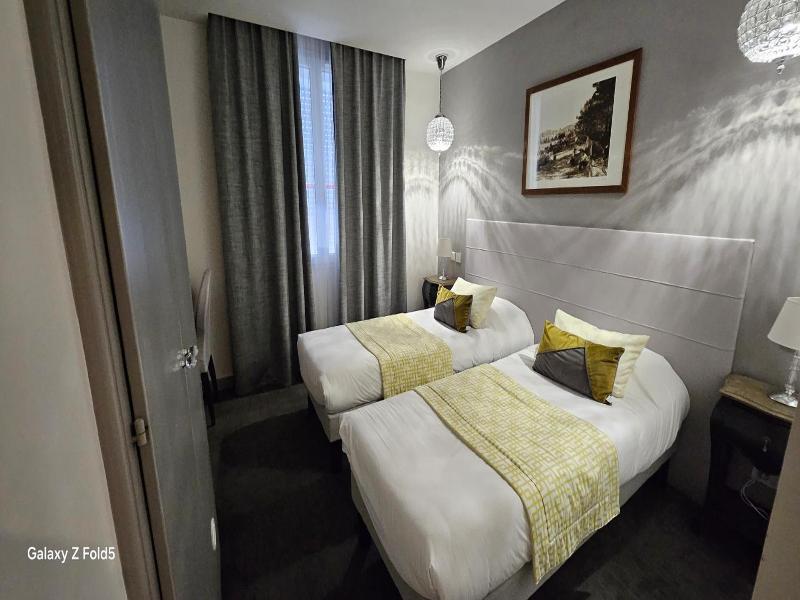 Brit Hotel Acacias image