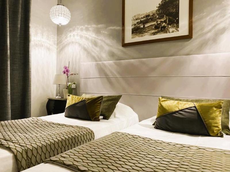 Brit Hotel Acacias image